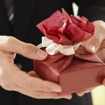 Hadiah Bermanfaat untuk Sahabat: Pilihan yang Membawa Kegunaan Sehari-hari